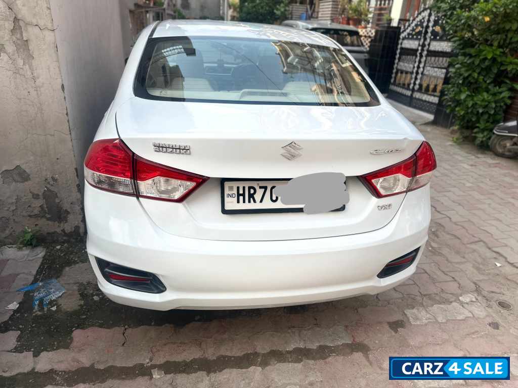 Pearl White Maruti Suzuki Ciaz vxi