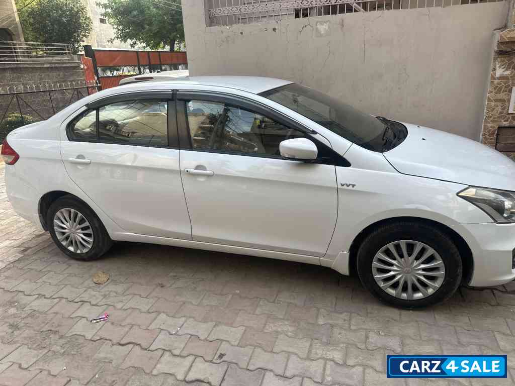 Pearl White Maruti Suzuki Ciaz vxi