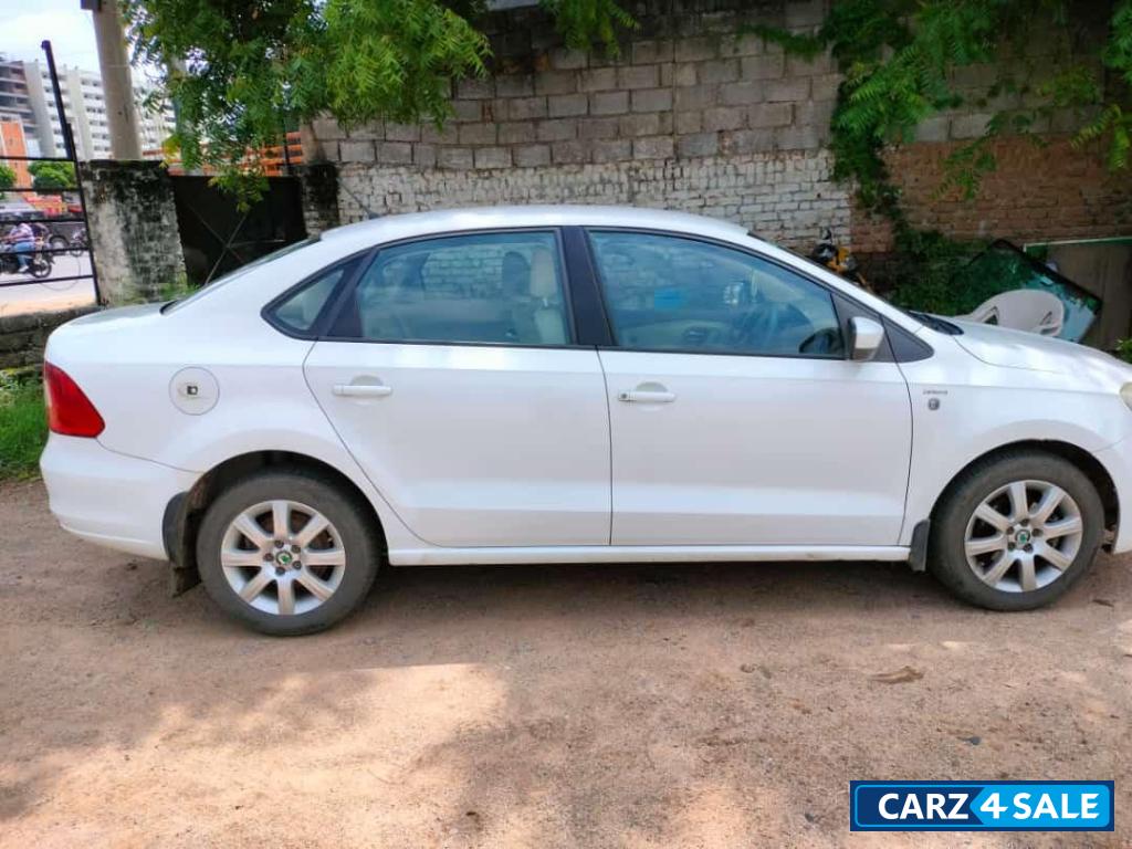 Skoda Rapid Ambition 1.6 TDI CR MT Plus