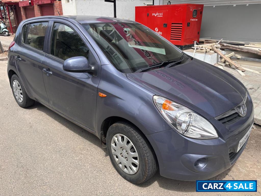 Metallic Grey Hyundai i20 Magna