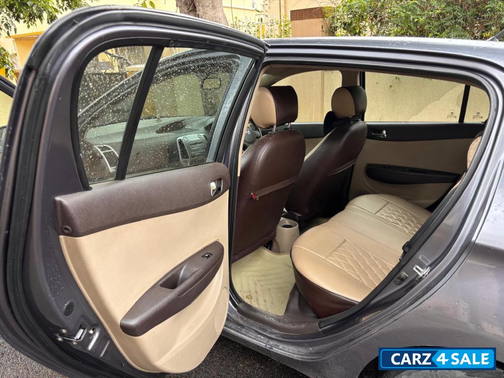 Metallic Grey Hyundai i20 Magna