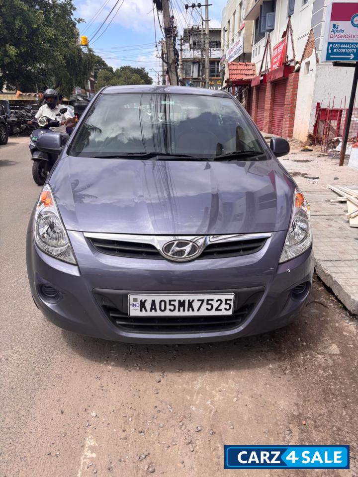 Metallic Grey Hyundai i20 Magna