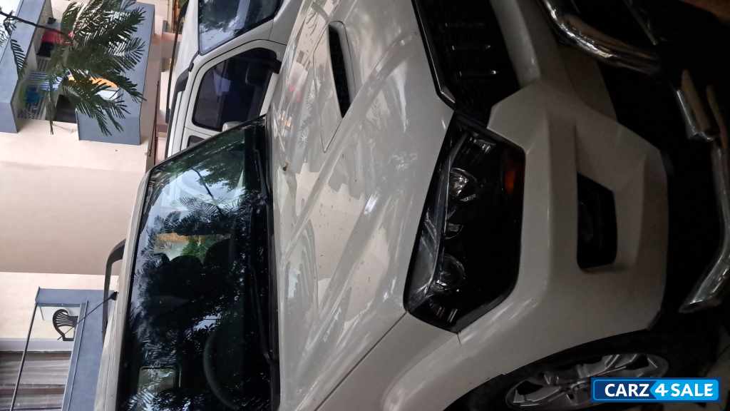 Mahindra Scorpio S10