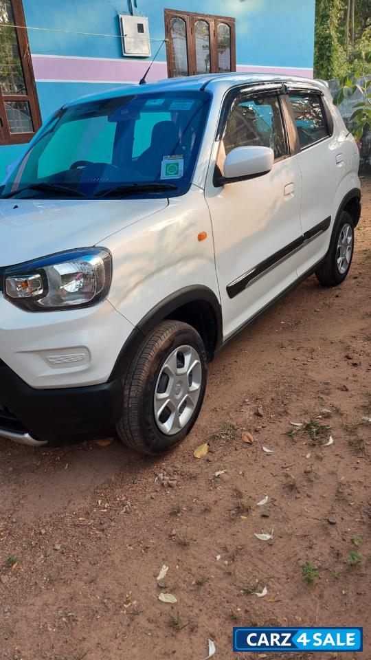 Superior White Maruti Suzuki S-Presso VXI+