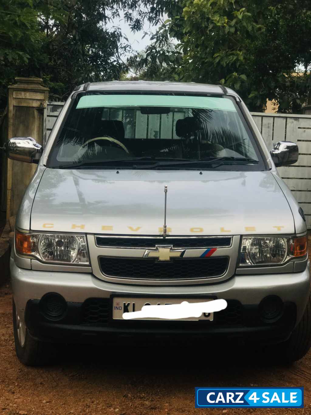 Silver Chevrolet Tavera Neo 3 LS BS III 7 seater
