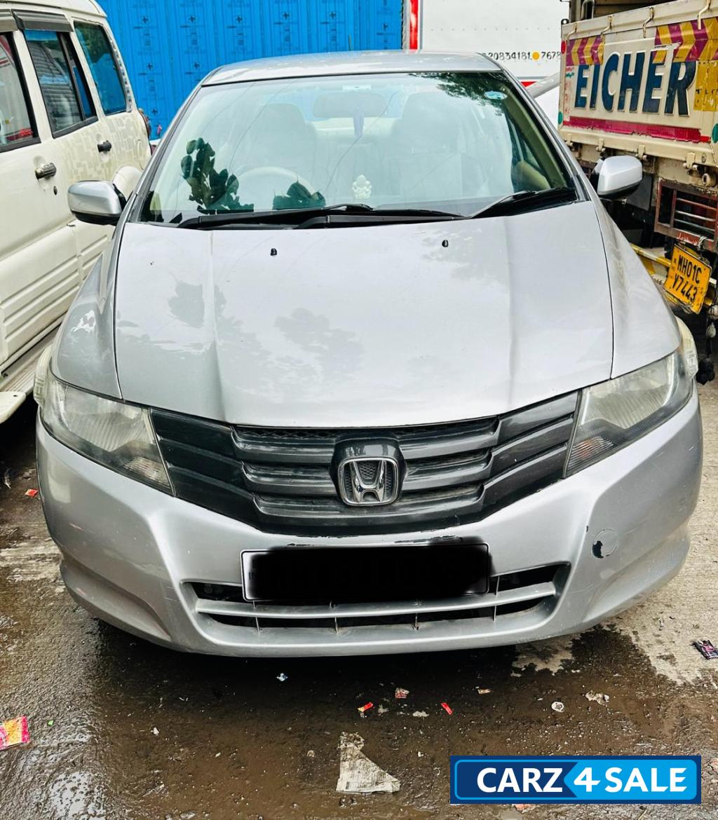 Silver Honda City iv-tech s