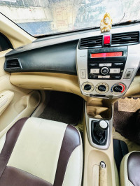 Silver Honda City iv-tech s