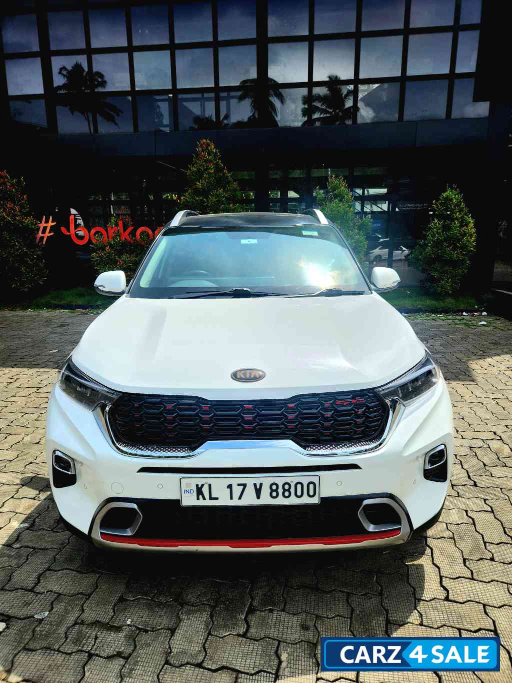 Glacier Pearl White Kia Sonet GTX plus
