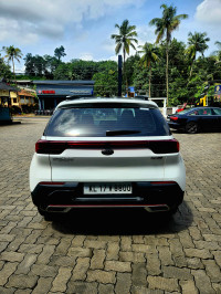 Glacier Pearl White Kia Sonet GTX plus