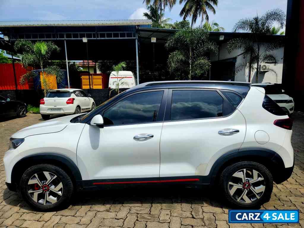 Glacier Pearl White Kia Sonet GTX plus