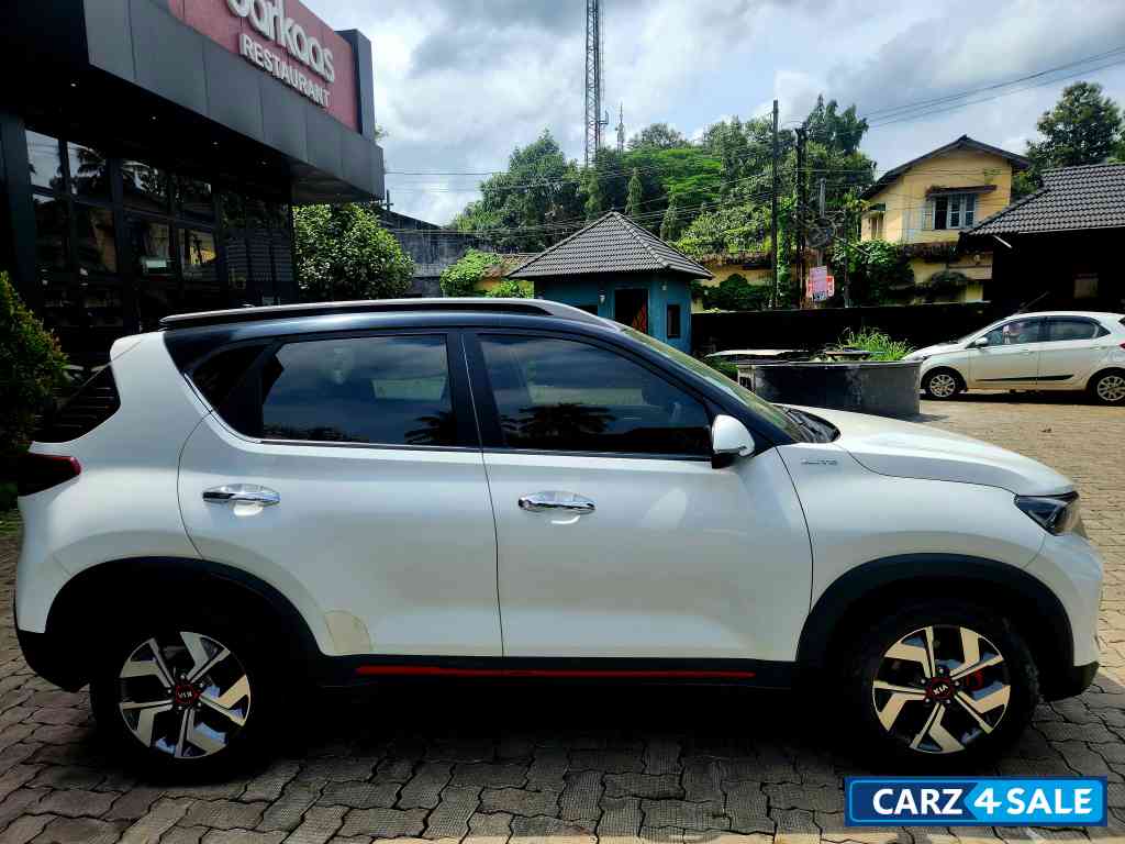 Glacier Pearl White Kia Sonet GTX plus