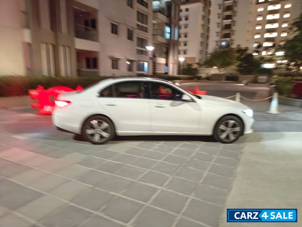 White Mercedes-Benz C-Class C200 White Mercedes-Benz C-Class C200