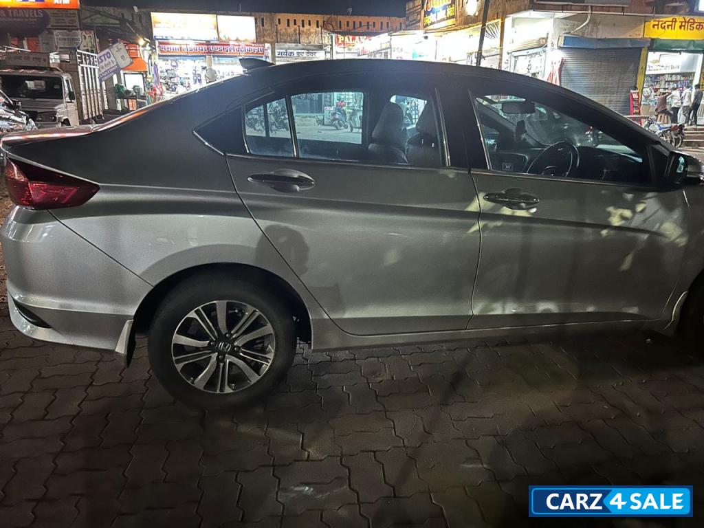 Alabaster Silver Honda City V IVTEC MT