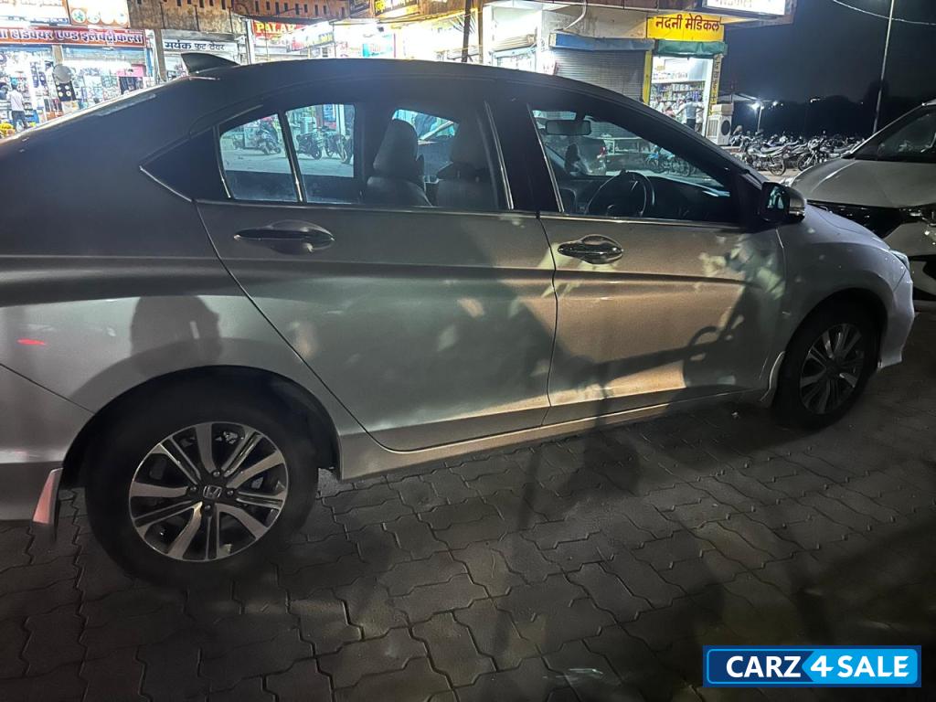 Alabaster Silver Honda City V IVTEC MT