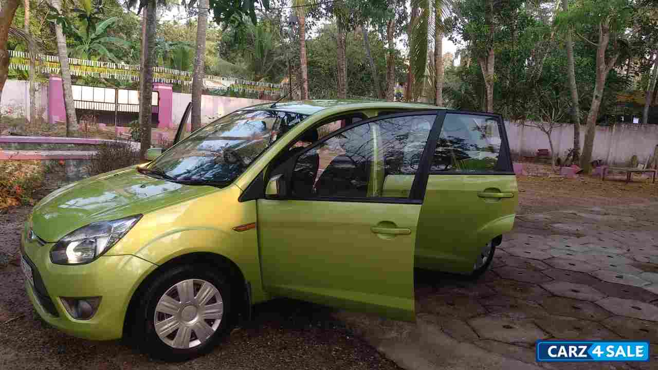 Green Ford  Figo