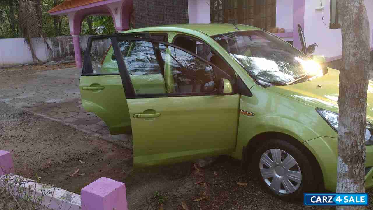 Green Ford  Figo