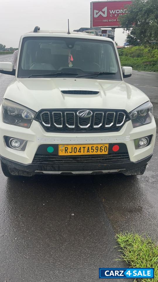 White Mahindra Scorpio S11