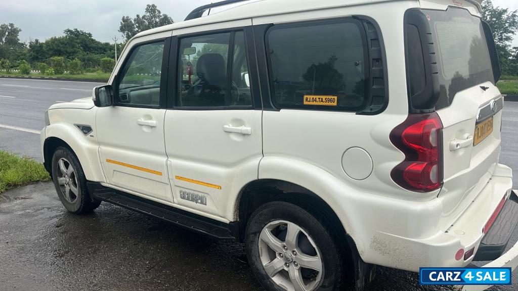 White Mahindra Scorpio S11