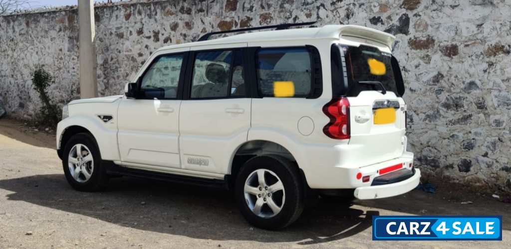 White Mahindra Scorpio S11