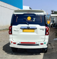 White Mahindra Scorpio S11