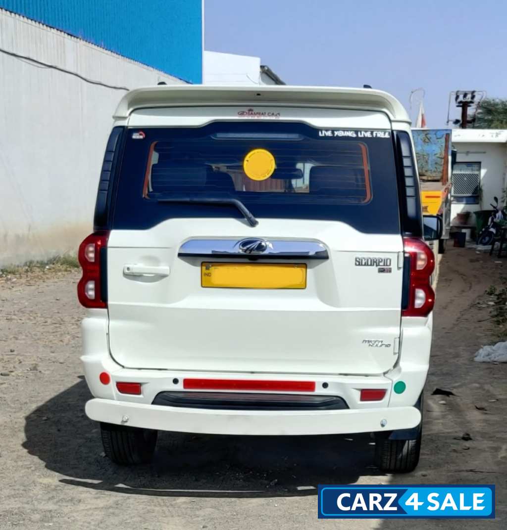 White Mahindra Scorpio S11