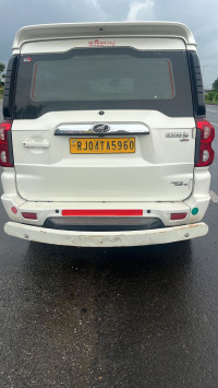 White Mahindra Scorpio S11