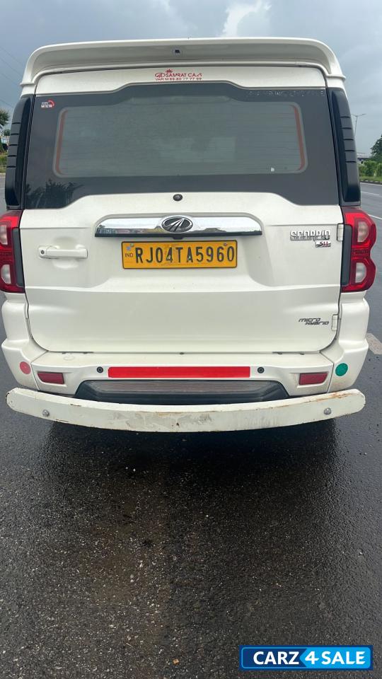White Mahindra Scorpio S11