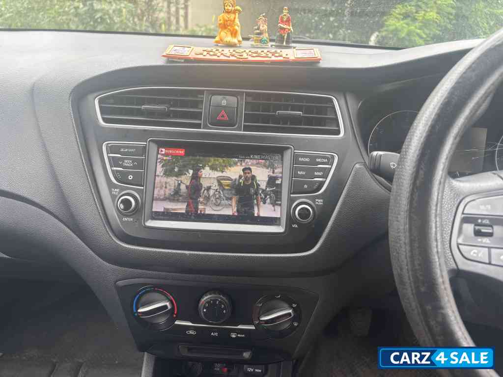 Hyundai i20 Sports 1.2 plus dual tone