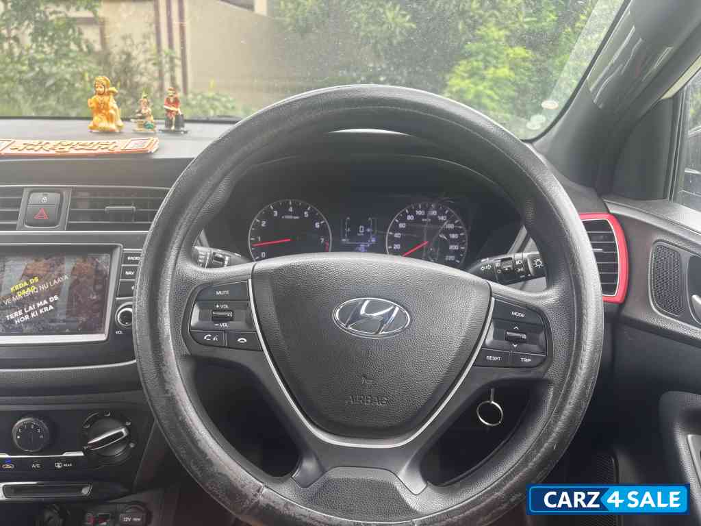 Hyundai i20 Sports 1.2 plus dual tone