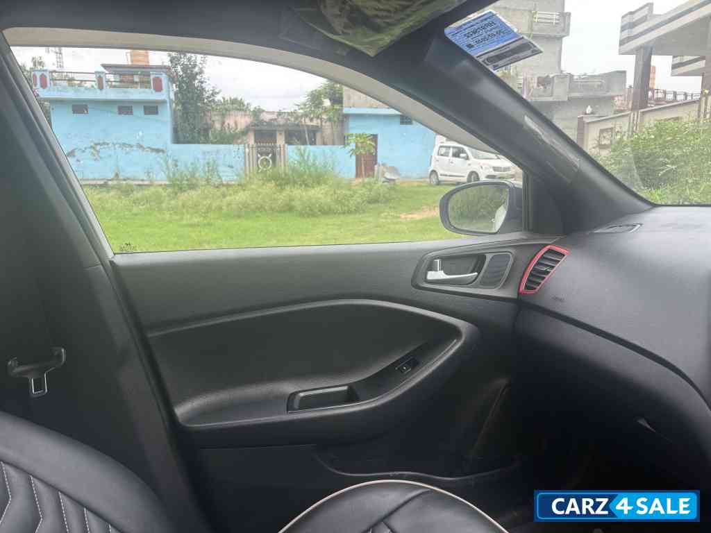 Hyundai i20 Sports 1.2 plus dual tone