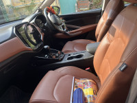 Starry Black MG Hector Plus 1.5 cvt