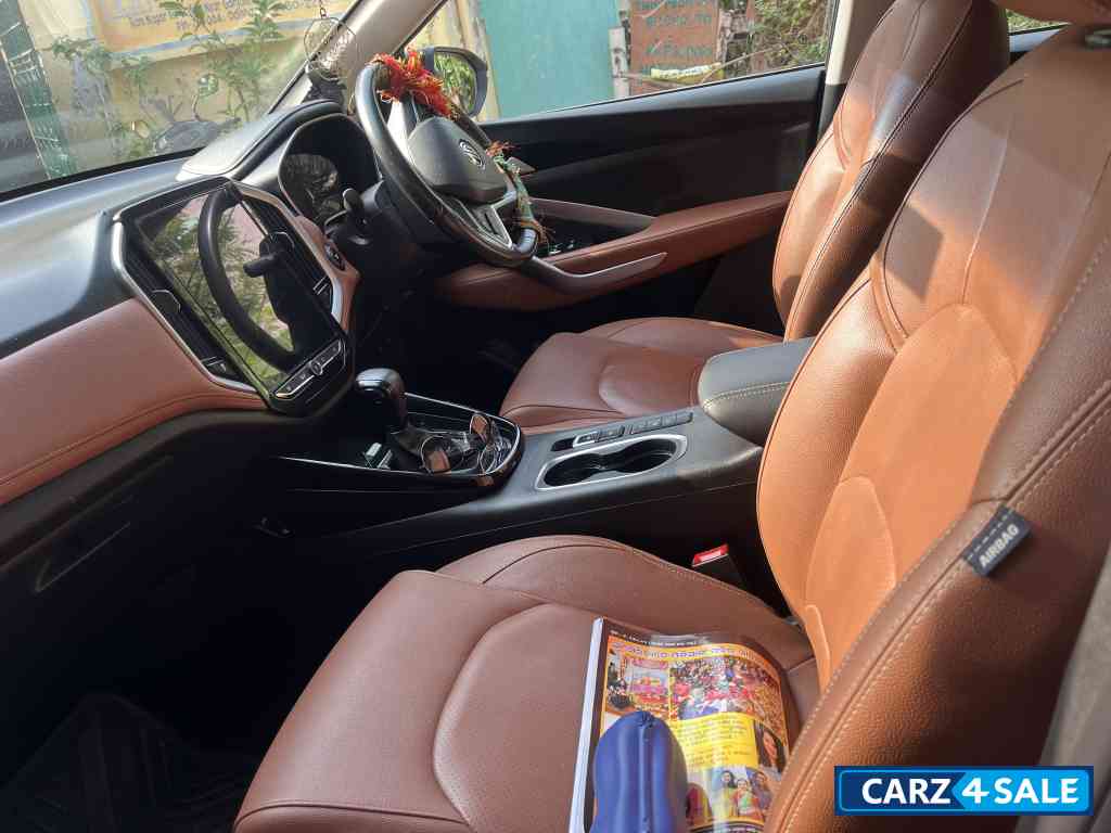 Starry Black MG Hector Plus 1.5 cvt Starry Black MG Hector Plus 1.5 cvt