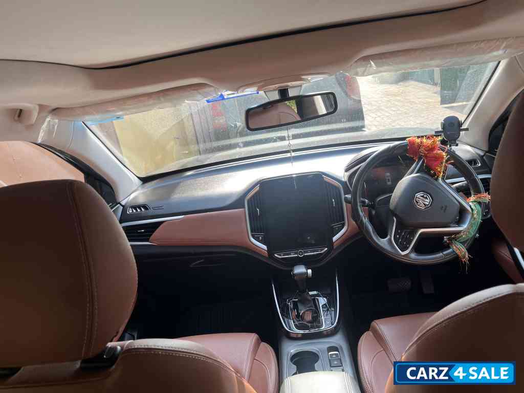 Starry Black MG Hector Plus 1.5 cvt Starry Black MG Hector Plus 1.5 cvt