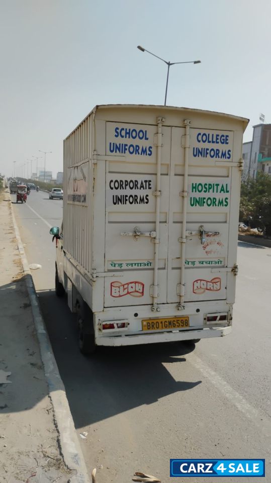 White Mahindra Jeeto CNG 400