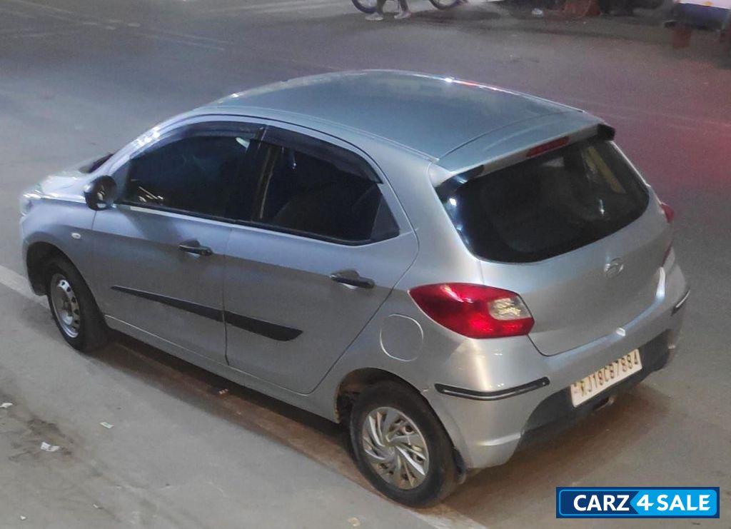 Tata Tiago XE