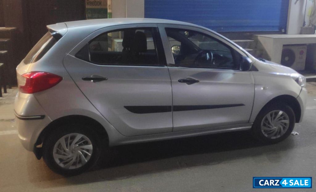 Tata Tiago XE