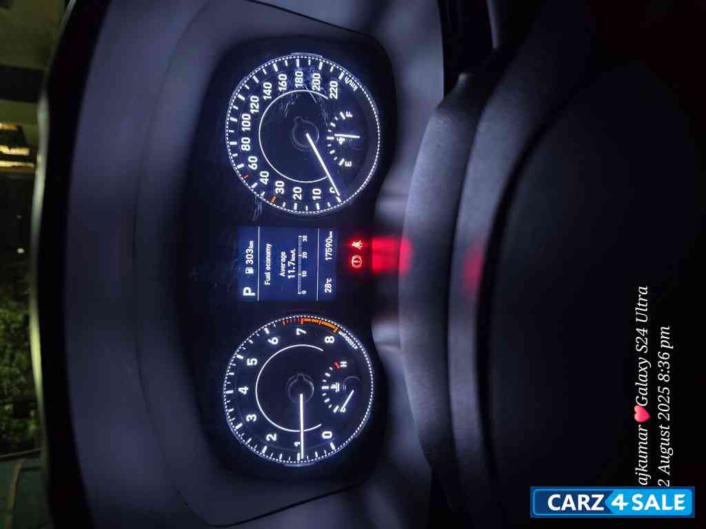 White Hyundai Venue Sx plus turbo dct