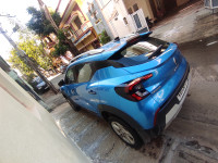 Blue Renault Kiger Rxt petrol amt 1.0