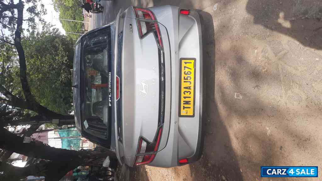 Silver Hyundai Aura Cng