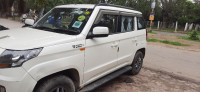 Mahindra TUV300 T10