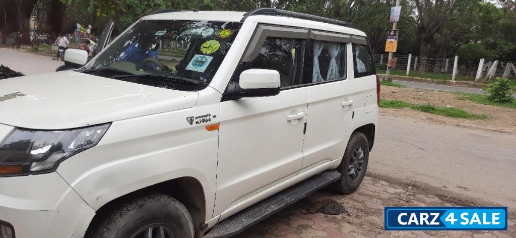 Mahindra TUV300 T10