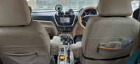 Mahindra TUV300 T10