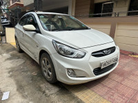 White Hyundai Verna 1.4 VTVT