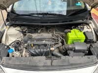 White Hyundai Verna 1.4 VTVT