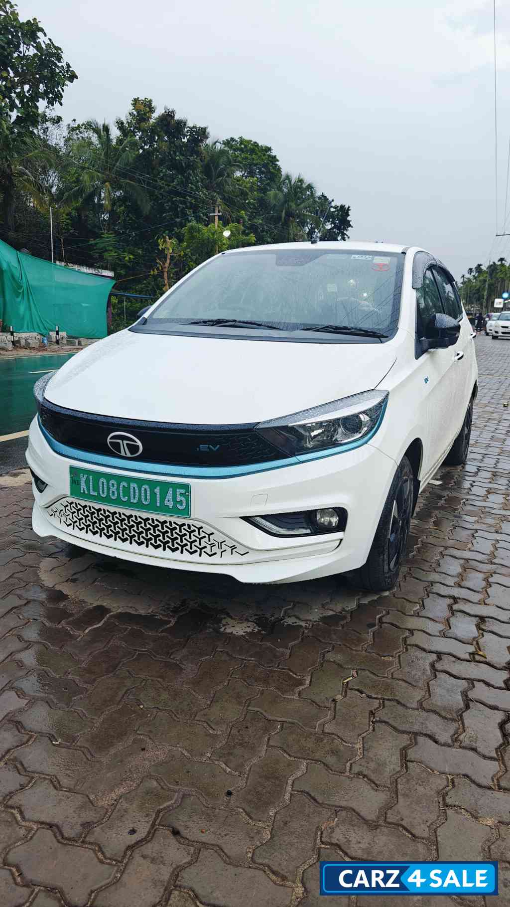 White Tata Tiago EV XZPLUS