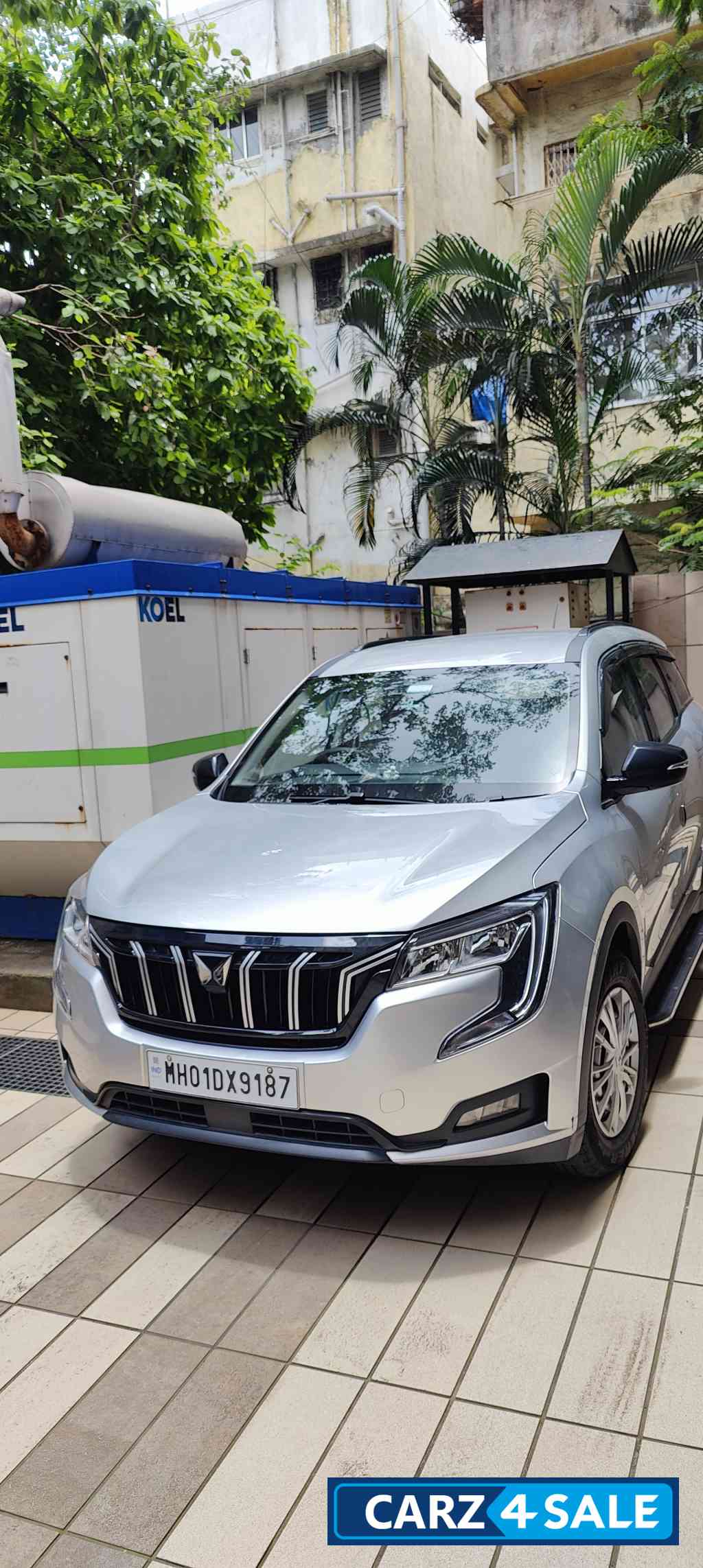 Dazzling Silver Mahindra XUV700 MX PETROL