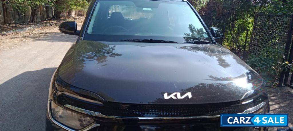 Aurora Black Pearl Kia Carens prestige plus 1.4 turbo 7 str petrol