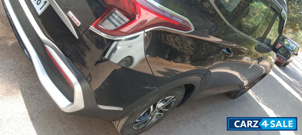 Aurora Black Pearl Kia Carens prestige plus 1.4 turbo 7 str petrol