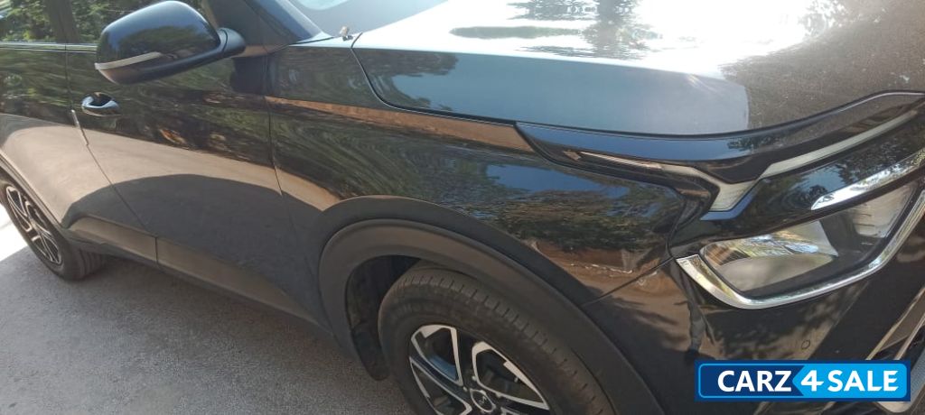 Aurora Black Pearl Kia Carens prestige plus 1.4 turbo 7 str petrol