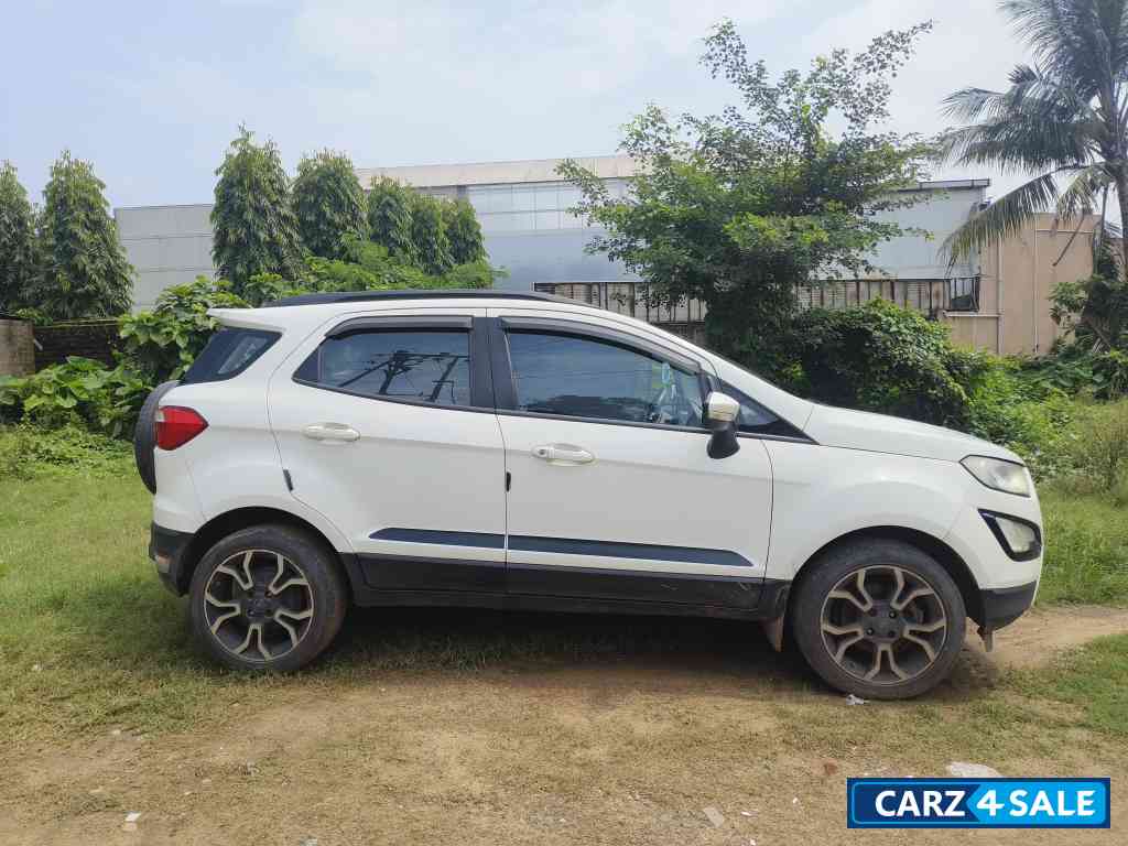 White Ford Ecosport 1.5 signature edition with sunroof  petrol